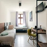 Cooltour Hostal *