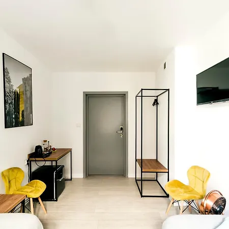 Cooltour Hostel *